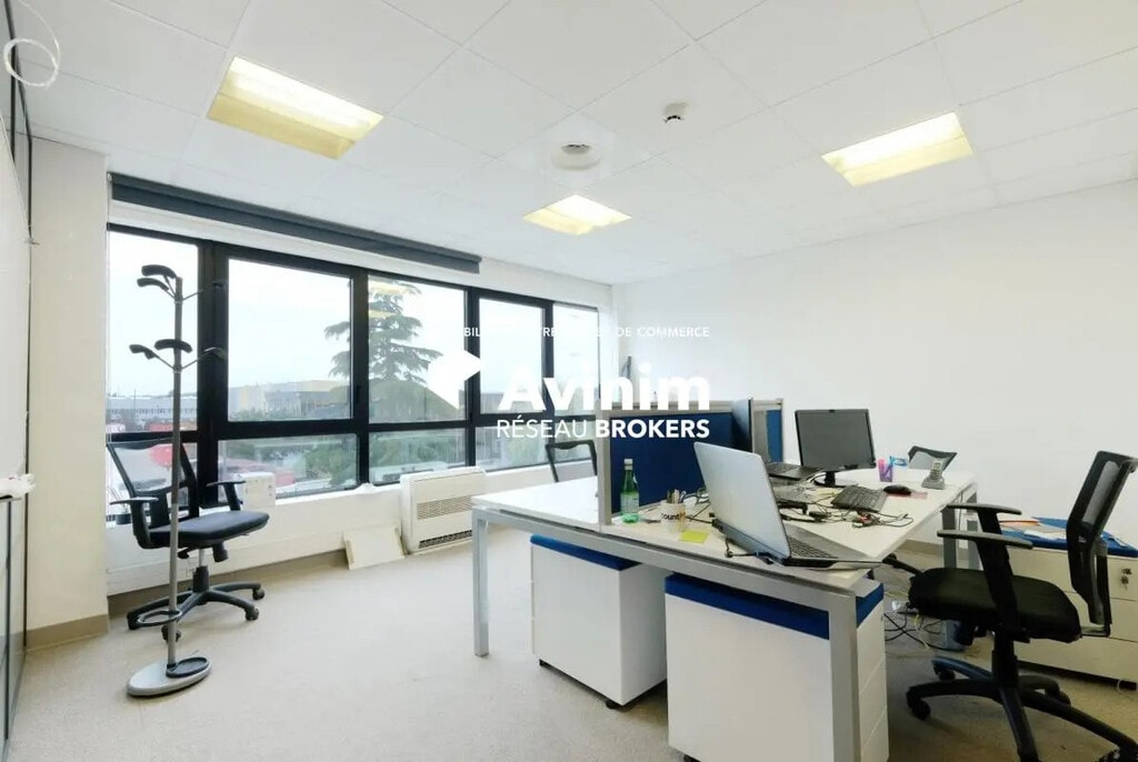 Location Bureaux 262 m² - Photo 1