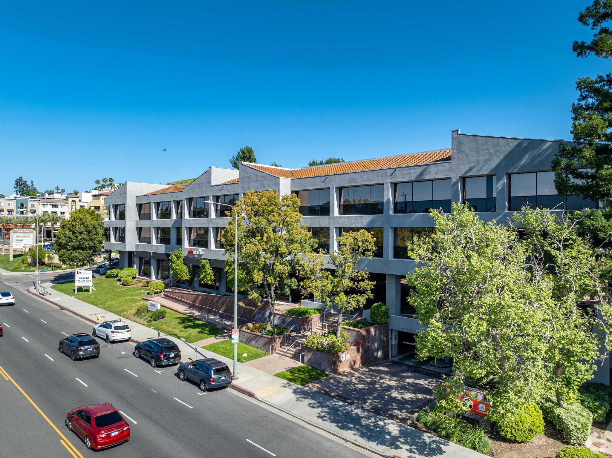 20700 Ventura Blvd, Woodland Hills, CA to rent Building Photo- Image 1 of 23