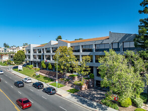 20700 Ventura Blvd, Woodland Hills, CA for rent Building Photo- Image 1 of 23