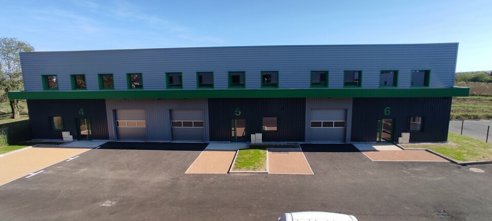 Light Industrial in Tignieu-Jameyzieu to rent Building Photo- Image 1 of 17