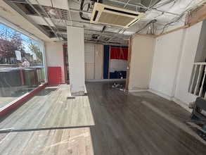 24 Carfax, Horsham to rent Interior Photo- Image 2 of 4