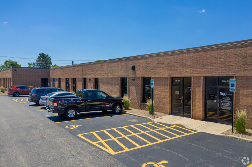 2400 Hassell Rd, Hoffman Estates, IL for rent - Building Photo - Image 3 of 6