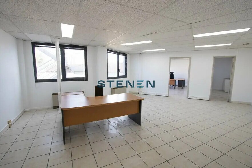 Office in Aix-en-Provence to rent - Interior Photo - Image 2 of 10