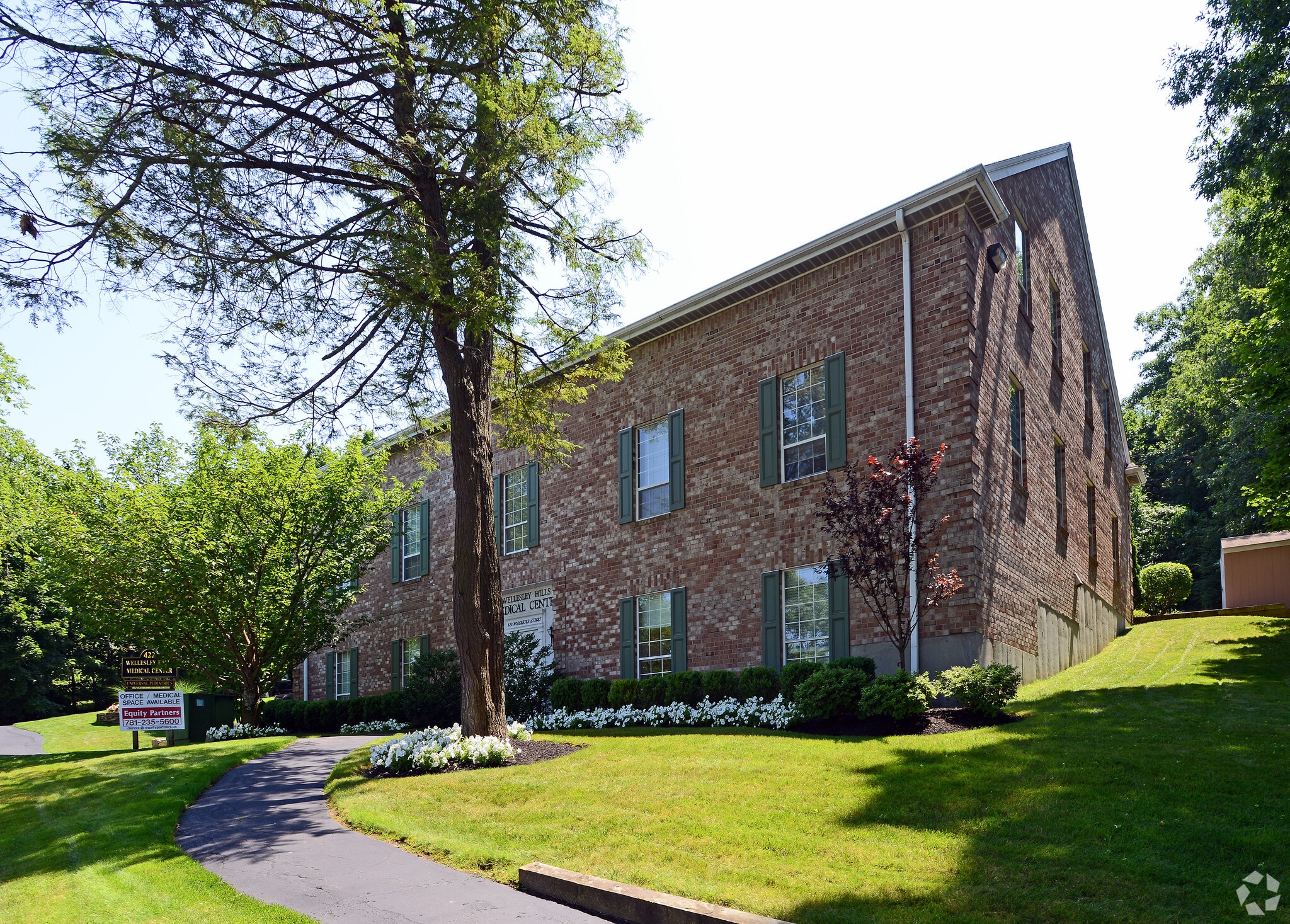 422 Worcester St, Wellesley, MA to rent Primary Photo- Image 1 of 16