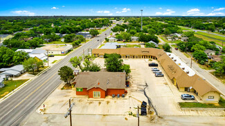 More details for 300 N Teel Dr, Devine, TX - Retail for Rent