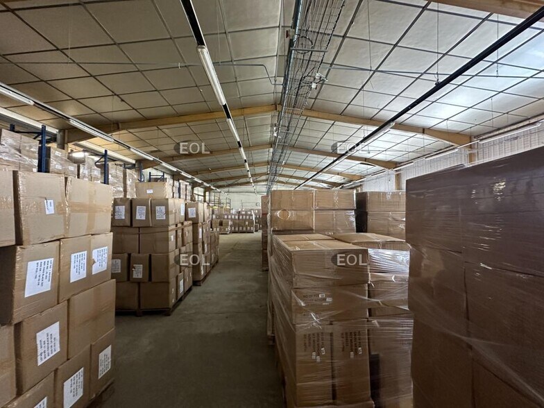 Industrial in Meaux to rent - Interior Photo - Image 1 of 8