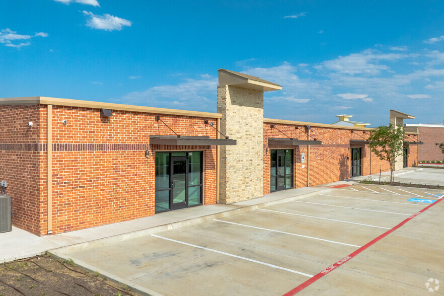 1767 Old State Highway 24, Little Elm, TX for rent - Primary Photo - Image 1 of 3