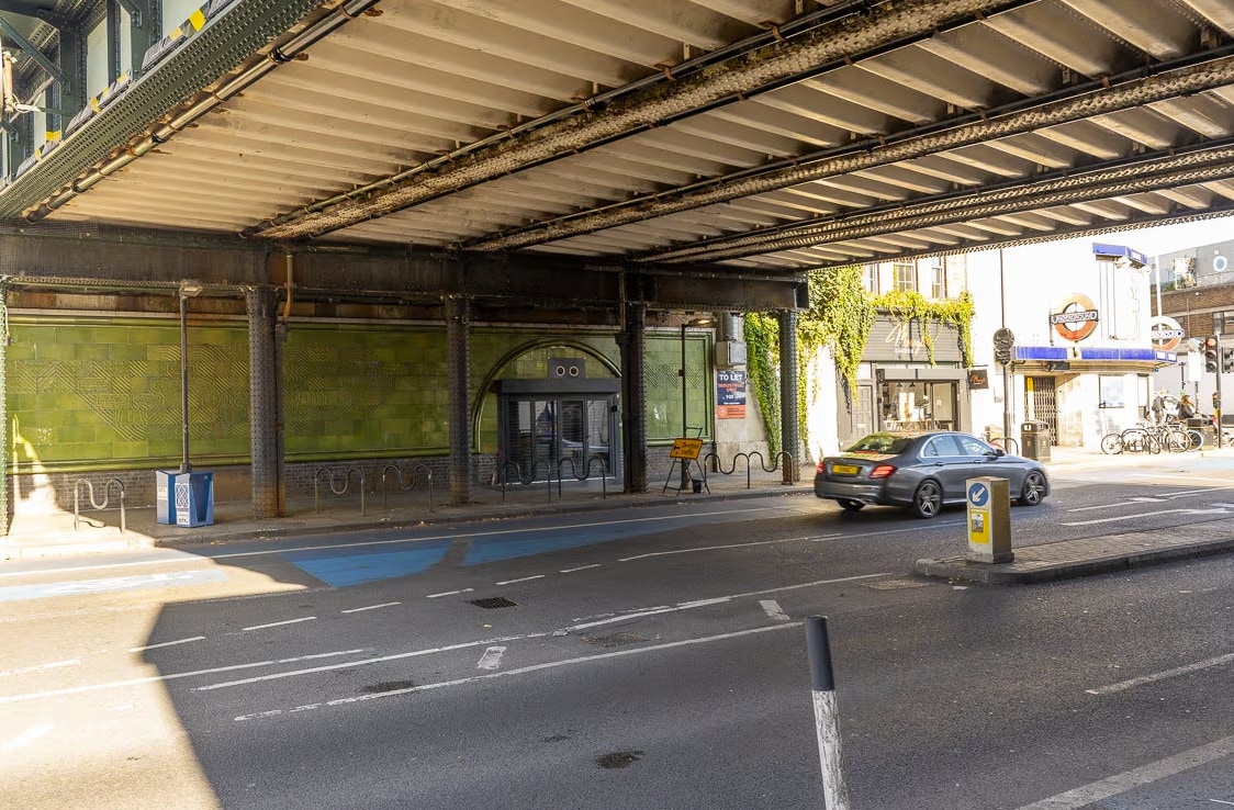 210 Balham High Rd, London to rent Building Photo- Image 1 of 2