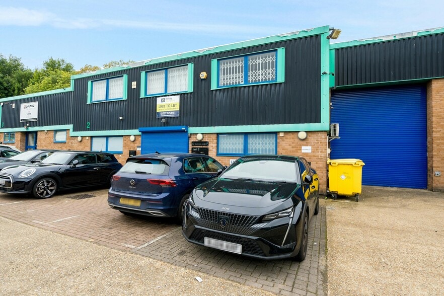 Colne Way, Watford to rent - Building Photo - Image 2 of 25