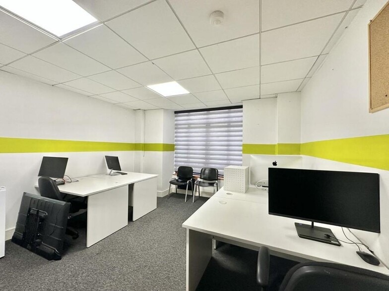 460-464 Uxbridge Rd, Hayes to rent - Interior Photo - Image 3 of 29