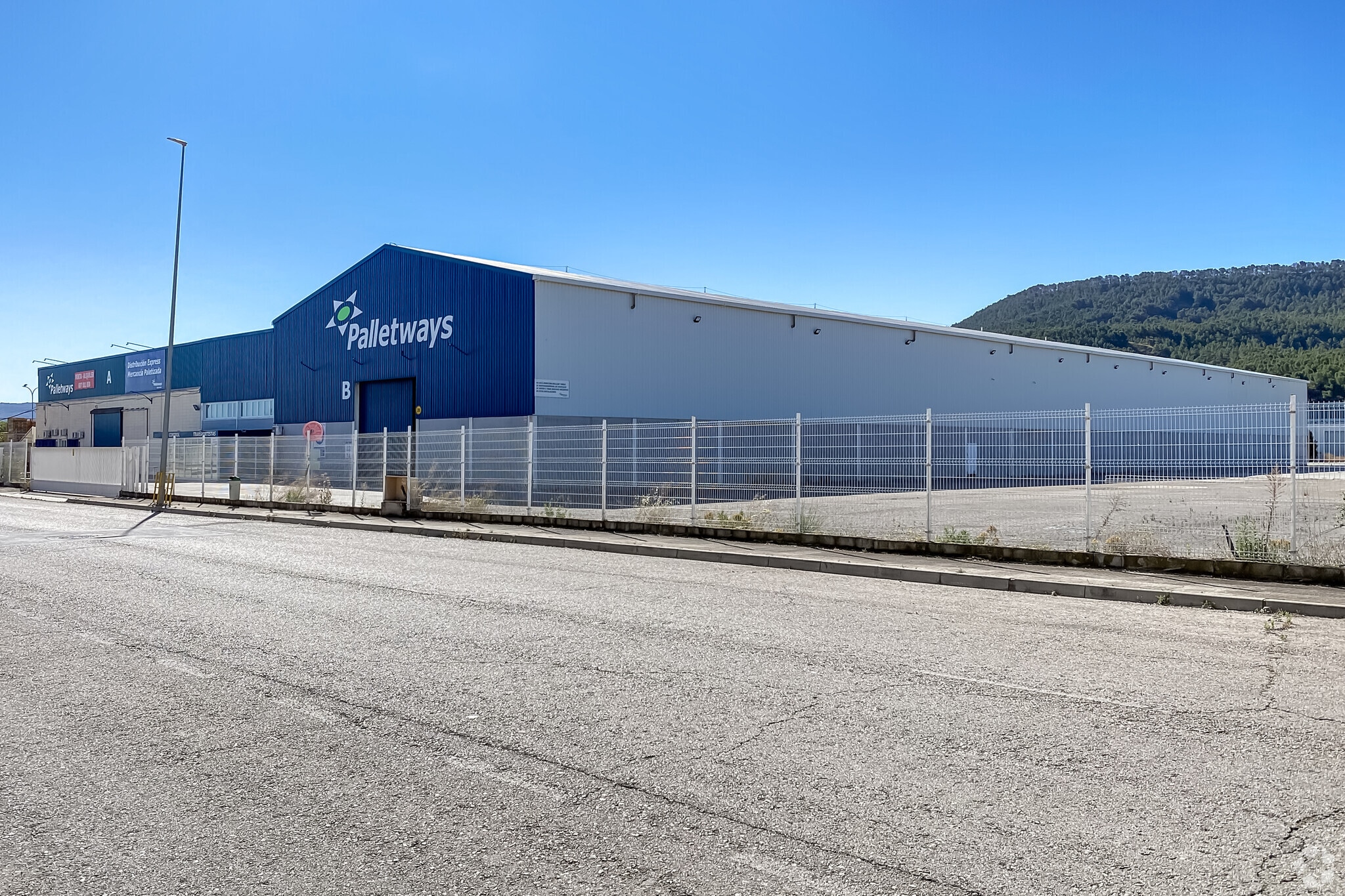 in Alcalá de Henares, Madrid for sale Building Photo- Image 1 of 1