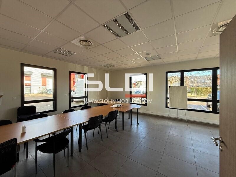 Light Industrial in Saint-Priest for sale Interior Photo- Image 1 of 3