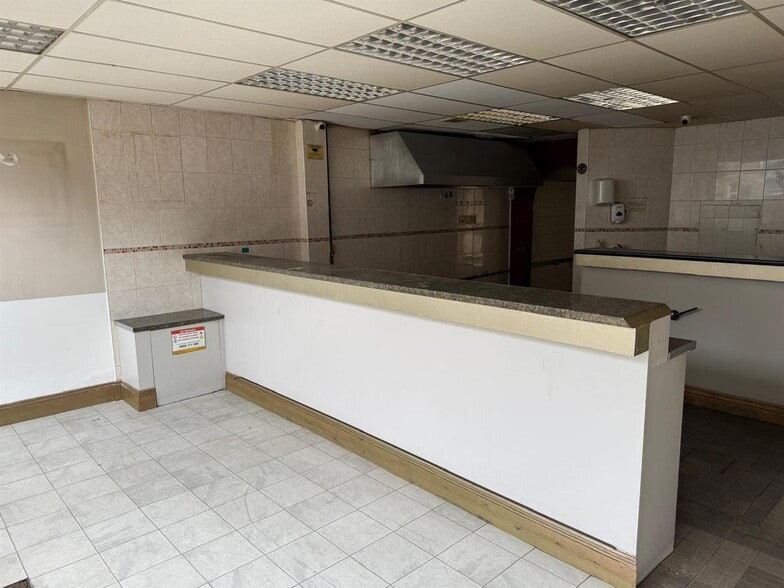 208 Higham Hill Rd, London to rent - Building Photo - Image 3 of 15
