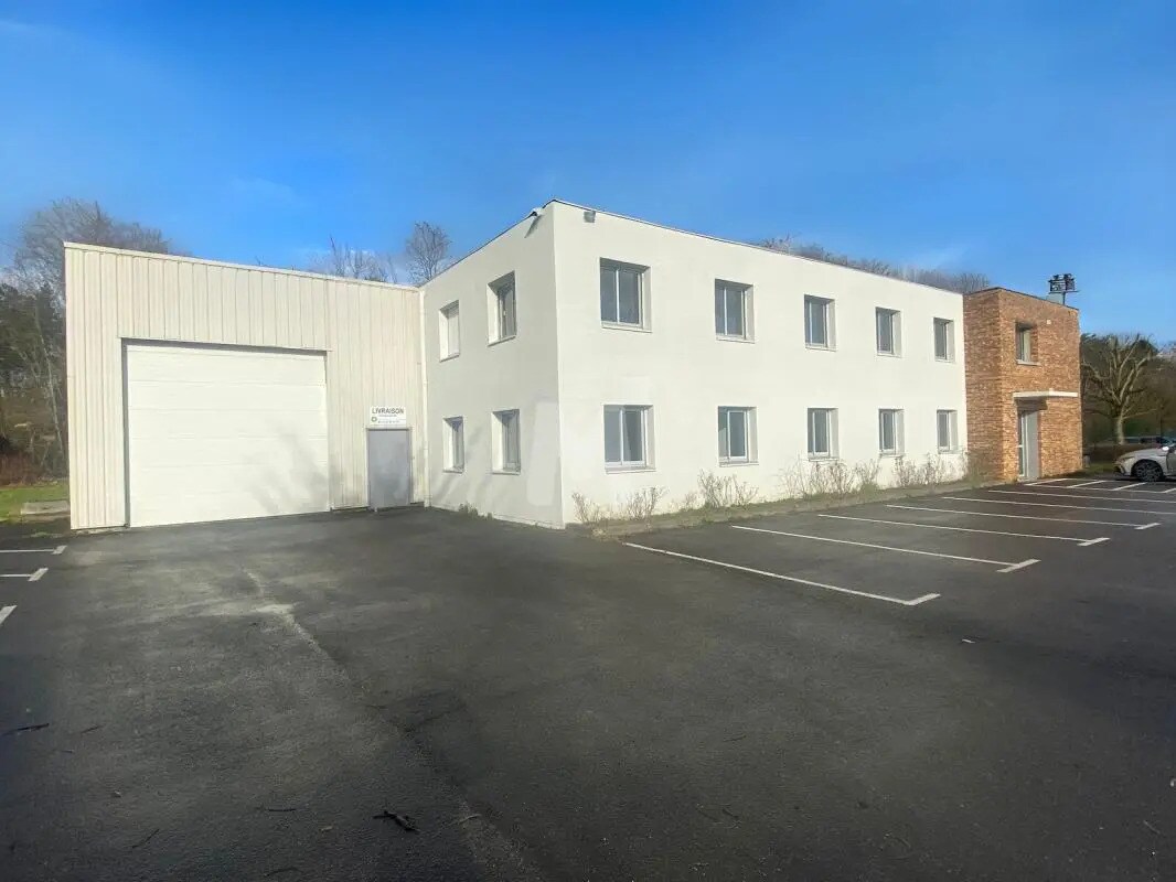 Office in Bondoufle to rent Building Photo- Image 1 of 9