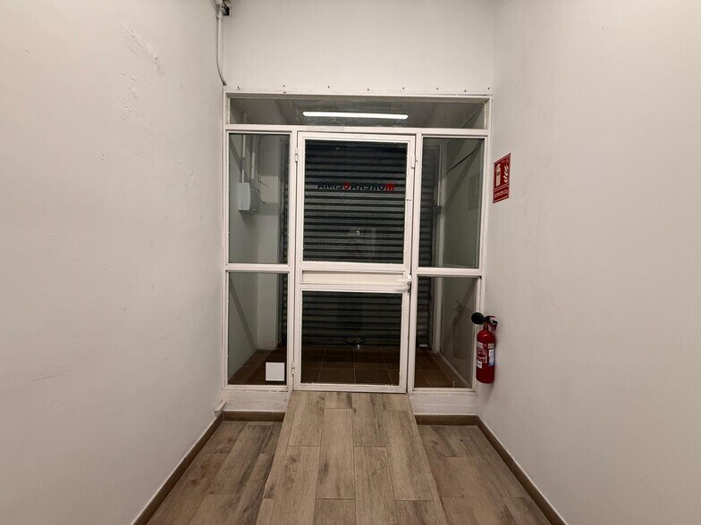 Retail in Montcada i Reixac, Barcelona to rent - Interior Photo - Image 2 of 4