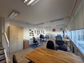 181 Mortimer Rd, London to rent Interior Photo- Image 1 of 2