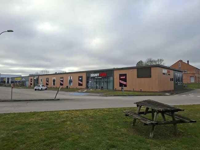 Location Commerce 293 m² à 1 158 m²