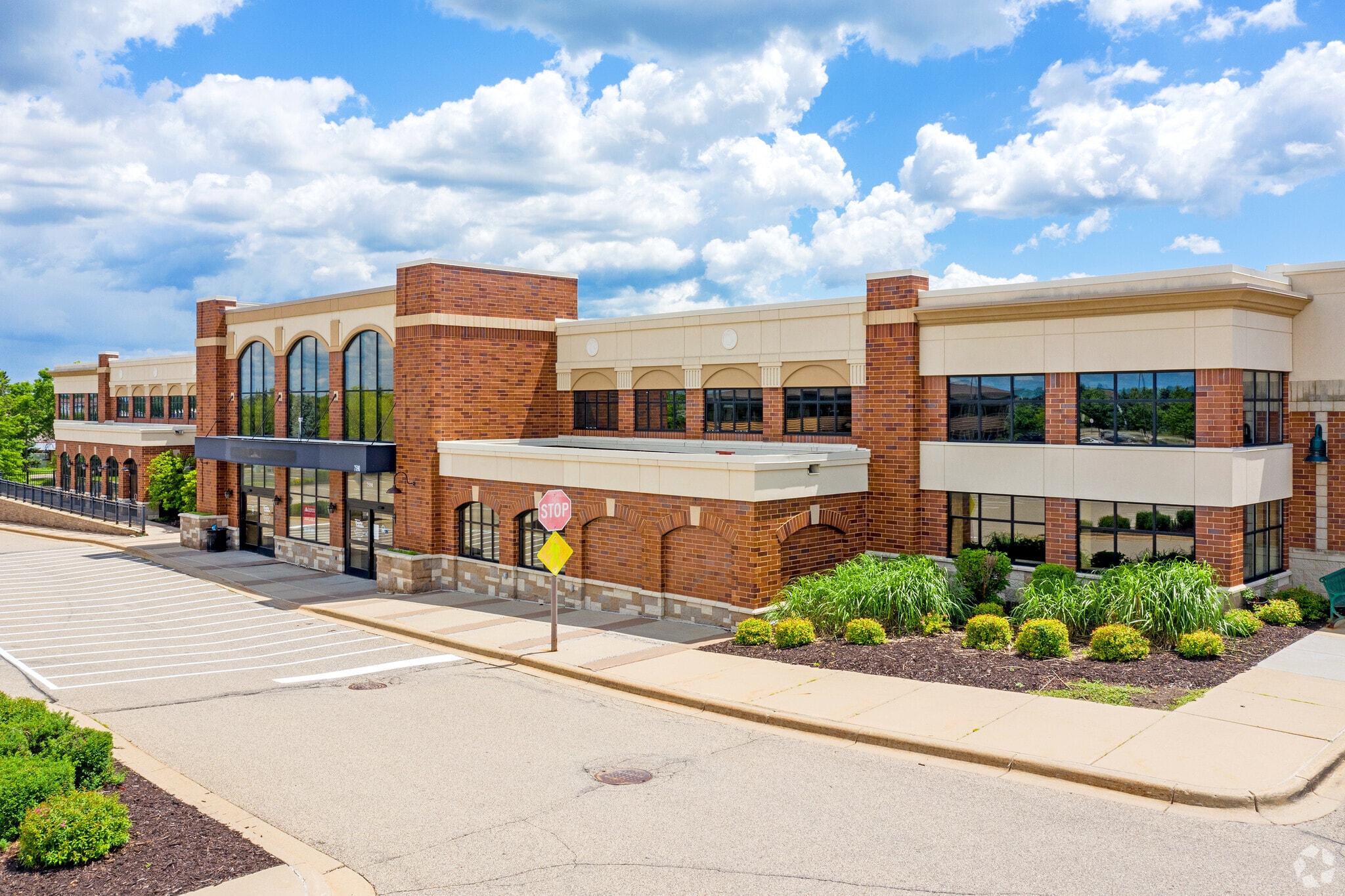 7590-7608 160th St W, Lakeville, MN for rent Building Photo- Image 1 of 11