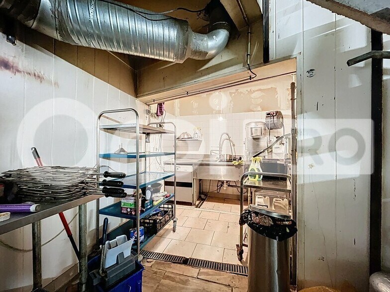 Retail in Rantigny for sale - Interior Photo - Image 3 of 8