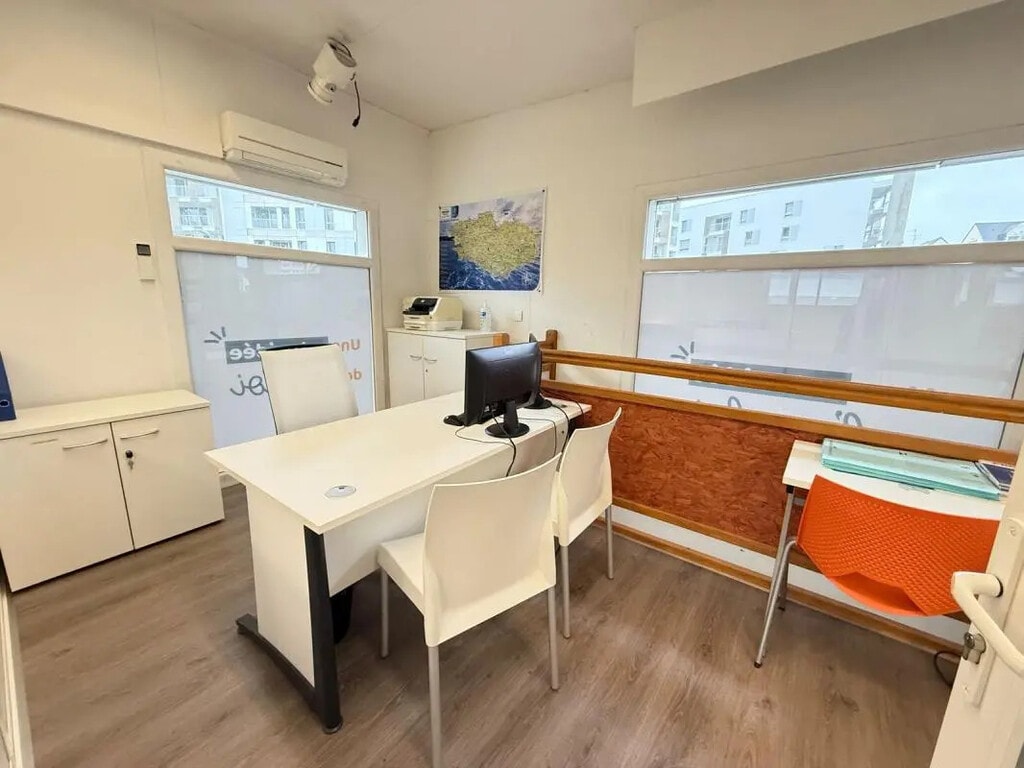 Location Commerce 150 m² - Photo 1