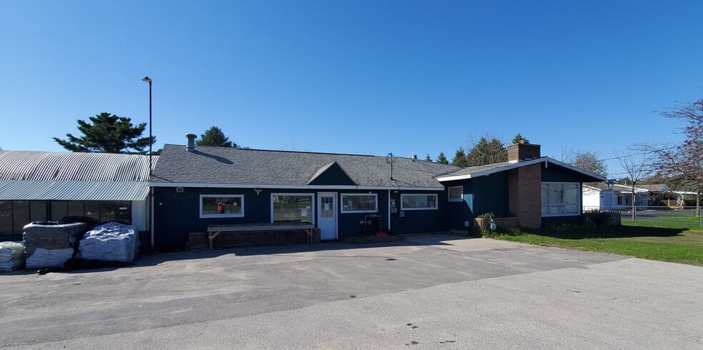 8628 Cairn Hwy, Elk Rapids, MI for sale - Building Photo - Image 1 of 1