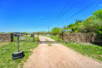 1033 Flying X Rd, Spicewood, TX for sale Primary Photo- Image 1 of 1