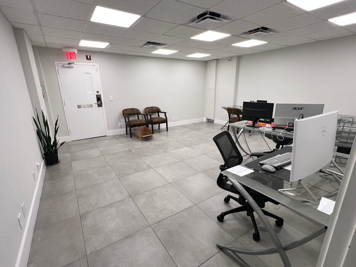 3015 N Ocean Blvd, Fort Lauderdale, FL 33308 - Unit C106 -  - Interior Photo - Image 1 of 4