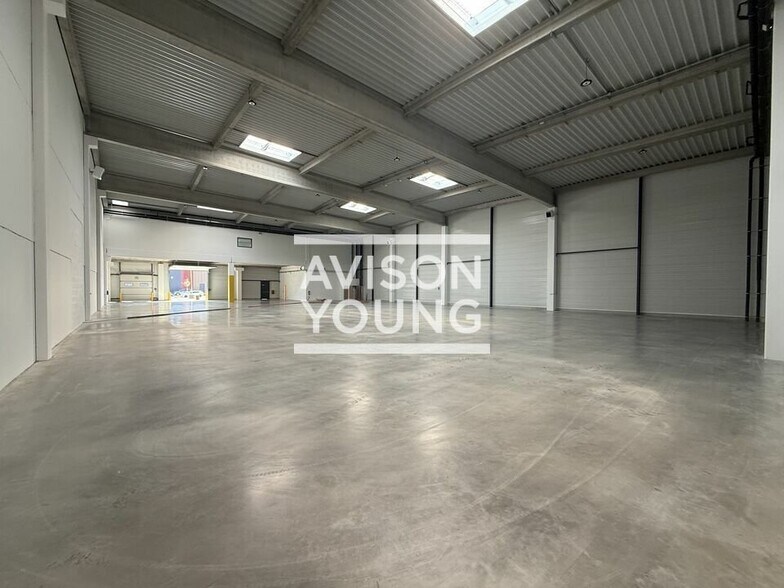 Light Industrial in Mitry-Mory to rent - Interior Photo - Image 2 of 32