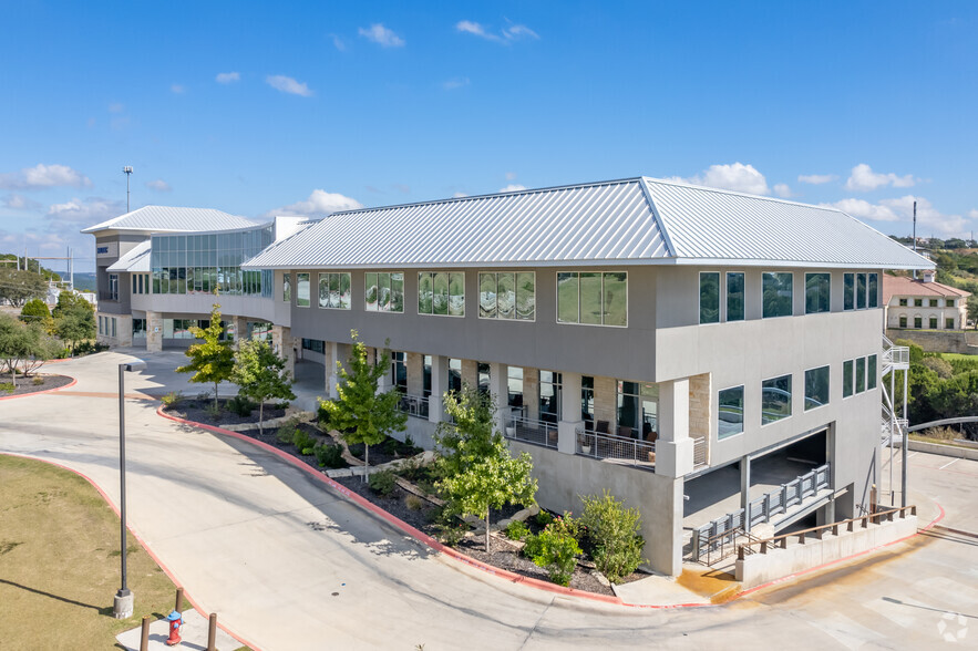 317 Grace Ln, Austin, TX to rent - Building Photo - Image 2 of 4