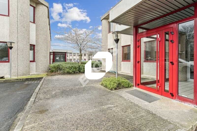 Office in Tremblay-en-France to rent - Building Photo - Image 2 of 14