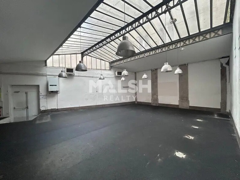 Retail in Lyon to rent - Interior Photo - Image 2 of 6