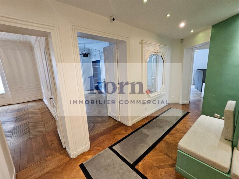 Office in Paris for sale - Interior Photo - Image 2 of 10