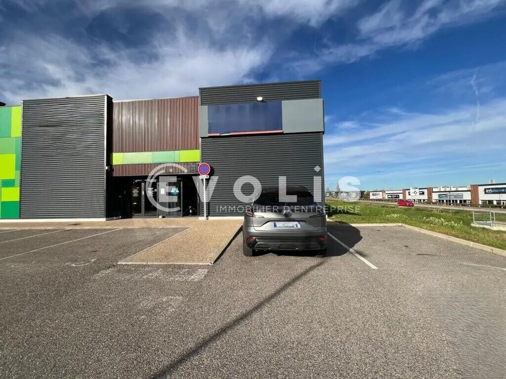 Location Local d'activités 381 m² - Photo 1