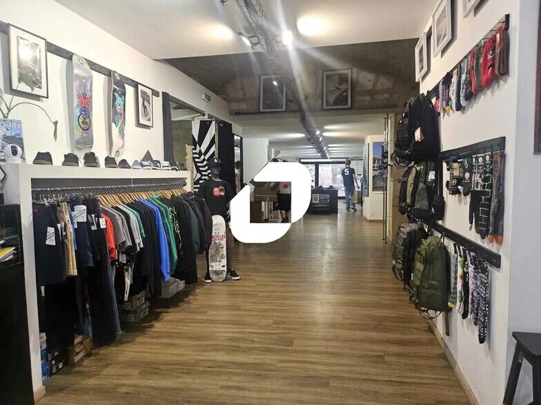 Retail in Montpellier to rent - Interior Photo - Image 2 of 7