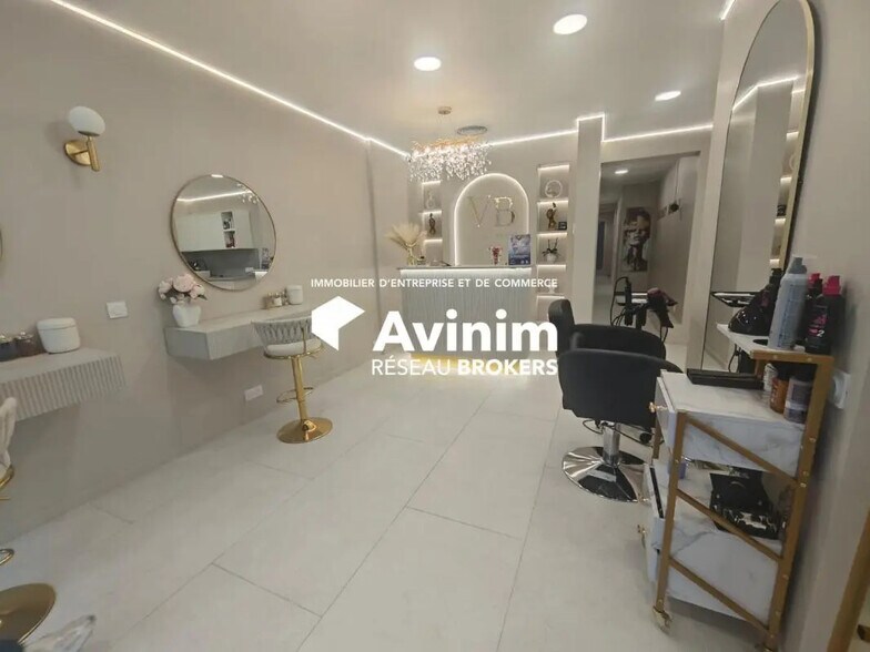 Light Industrial in Nice for sale - Interior Photo - Image 1 of 11