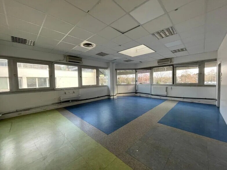 Light Industrial in Saint-Cloud to rent - Interior Photo - Image 3 of 4