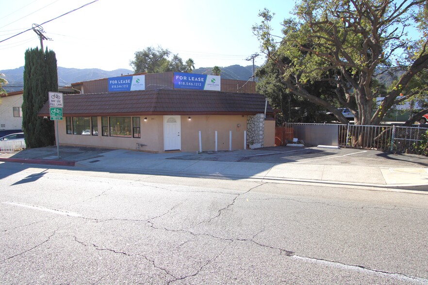 3971 Pennsylvania Ave, Glendale, CA for rent - Building Photo - Image 2 of 13