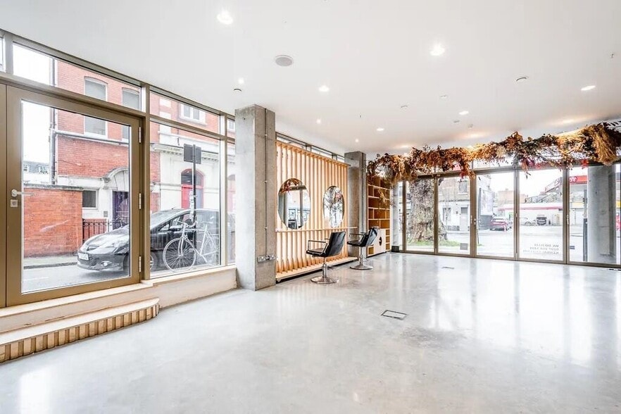 143 Mare St, London to rent - Building Photo - Image 2 of 5