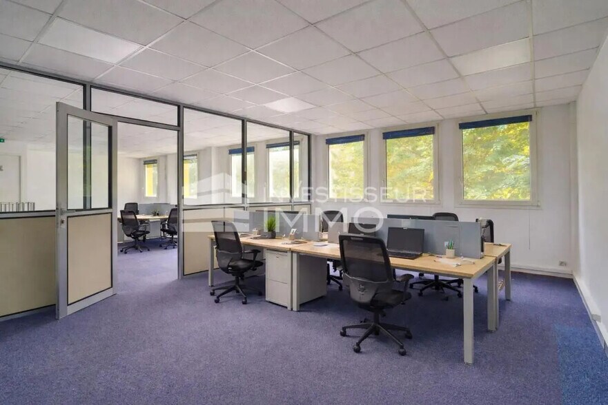 Light Industrial in Lognes to rent - Interior Photo - Image 1 of 5