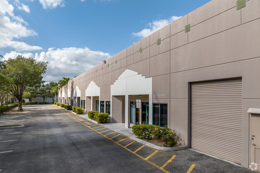 10000-10140 NW 53rd St, Sunrise, FL for rent - Building Photo - Image 3 of 8