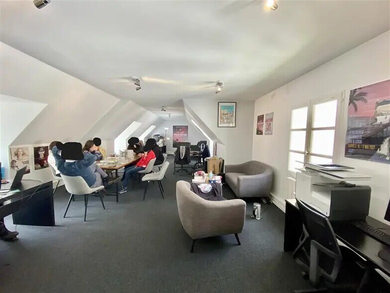 Office in Sèvres to rent - Interior Photo - Image 1 of 7