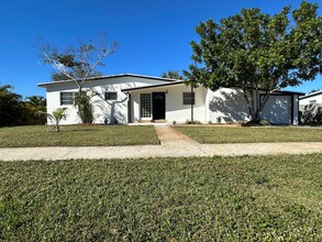 874 Dolores St, Sebastian, FL for sale Primary Photo- Image 1 of 17