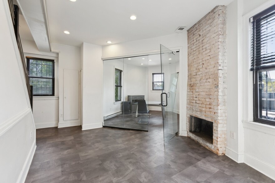 925 U St NW, Washington, DC to rent - Interior Photo - Image 2 of 28