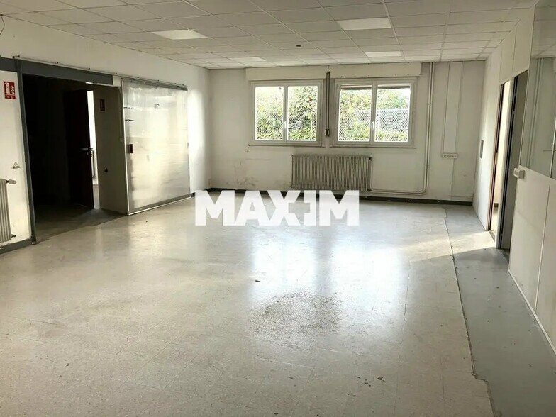 7 Rue De Cluj, Dijon to rent - Building Photo - Image 3 of 9