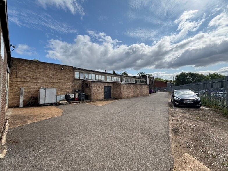 Oakridge Rd, High Wycombe to rent - Interior Photo - Image 2 of 3