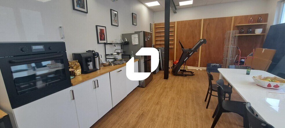Office in Montreuil to rent - Interior Photo - Image 2 of 11
