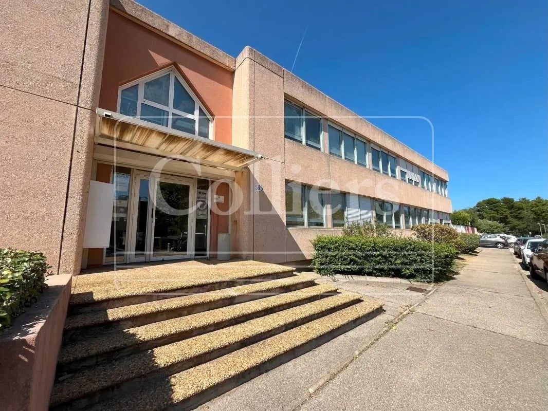 Office in Vitrolles to rent Primary Photo- Image 1 of 3