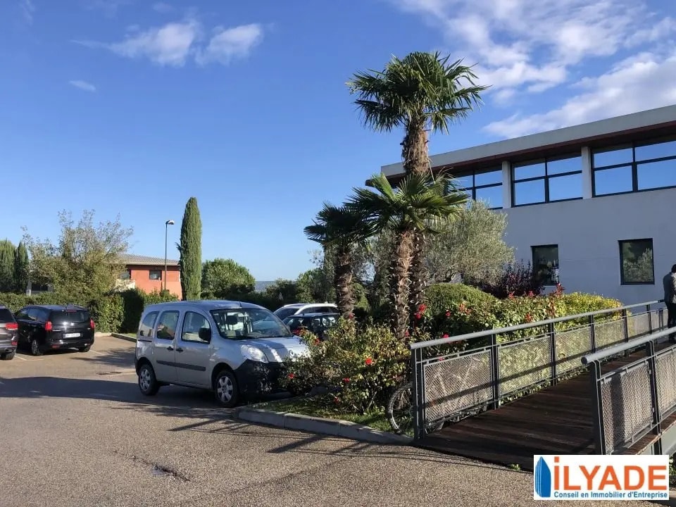 Location Bureaux 58 m² - Photo 1