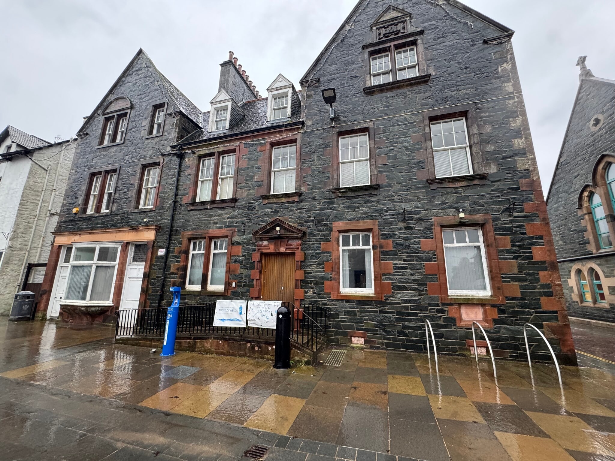 8 The Square, Aberfeldy to rent Building Photo- Image 1 of 7