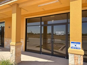 Retail in Edinburg, TX for rent Building Photo- Image 1 of 8